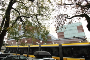 Piata 700; centrala proprie, la prima inchiriere dupa renovare.