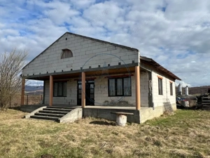   Casă la roșu în Livezile – doar 47.000 € 