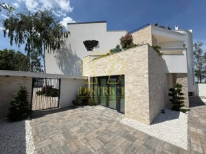 Casa individuală impresionant cu 4 camere si 5 bai | Mosnita Noua