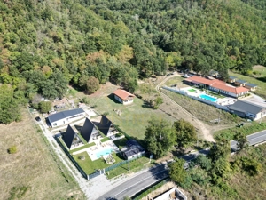 Casa de vacanta/pensiune cu teren de 3780mp | Clisura Dunarii - imagine 6