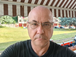 Baritonul galatean Eugen Secobeanu - predau canto la orice nivel. 