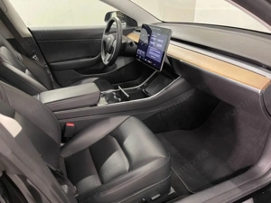 Tesla Model 3 - imagine 11