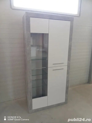 Vitrina modernă cu led-uri de vânzare 