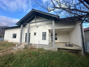 Casa Individuală 3 camere| 150 mp| zona Ampoița 