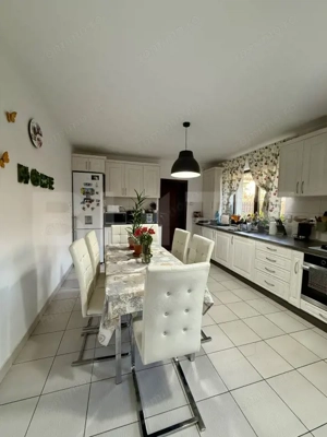 Casă spațioasă, perfectă pentru familie - imagine 5