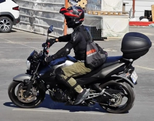 Suzuki GSR 600, model aniversar 100 ani de Suzuki, culoare speciala Black and Metalic Grey - imagine 4