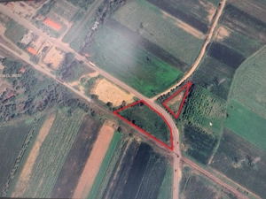 Teren de vanzare la intrare in Jibou