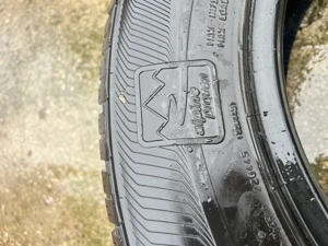 Vând anvelope M+S. 215/65/R16 