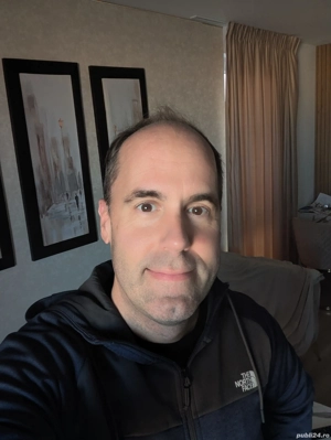 Bărbat străin de 49 de ani caută o femeie tânără din Brașov pentru o relație