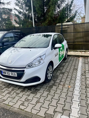 Bună ziua, mașină disponibilă. Colant activ. Pentru mai multe informații sunați la 073082468