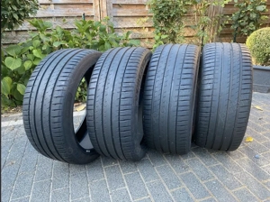 Vand set 4 anvelope de vara Michelin Pilot Sport EV, 255 40 20 Tesla