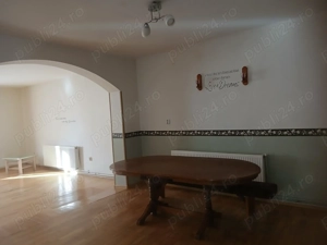 Casa la tara de vanzare