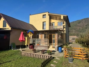 Casa si teren langa lacul Pangarati , mobilata si utilata - imagine 6