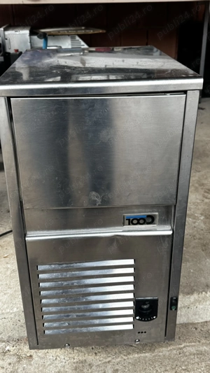 Mașină de făcut ghiață 