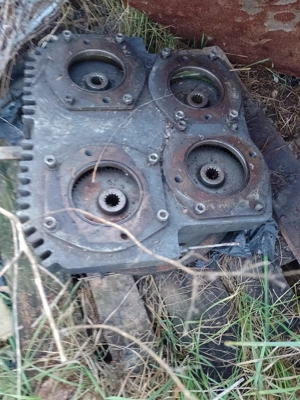 Reductor cuplare pompe hidraulice pentru finisor asfalt sau  foreză  - imagine 3