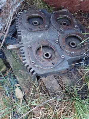 Reductor cuplare pompe hidraulice pentru finisor asfalt sau  foreză  - imagine 2