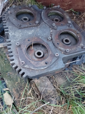 Reductor cuplare pompe hidraulice pentru finisor asfalt sau  foreză  - imagine 4