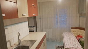 Închiriez apartament trei camere central, langa plaja modern, vedere la mare și pe Mircea, parter cu