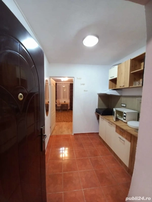 Închiriez garsoniera 