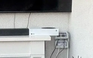 Vând consola Xbox Series S foarte puțin folosita +2 controllere - imagine 2