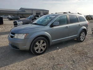 Dodge Journey SXT din 2010, în stare foarte bună, ideal pentru familie.