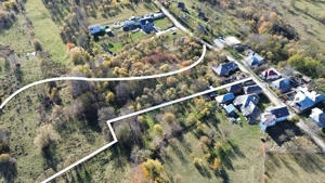 Teren si casa de vânzare la baza muntelui Iezer in Valea Mare Pravat - imagine 2