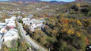 Teren si casa de vânzare la baza muntelui Iezer in Valea Mare Pravat - imagine 9