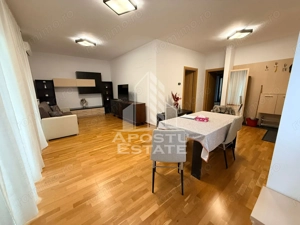 Apartament cu 3 camere,centrala propie,loc de parcare zona Dumbravita