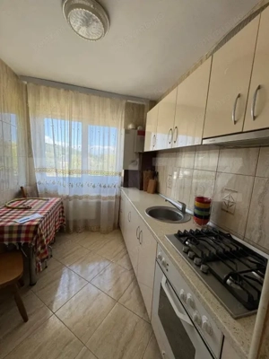 Apartament luminos cu 3 camere Moreni - imagine 8