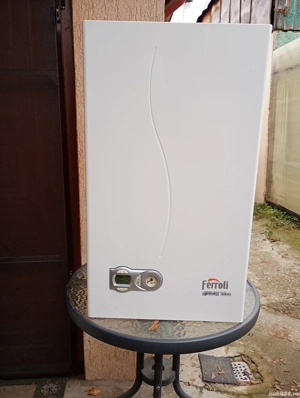 Se vinde pentru piese