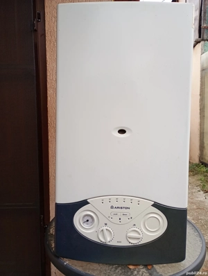 Se vinde pentru piese