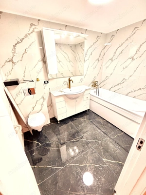 Casă tip înșiruită   3 camere, 2 băi 2 dresinguri ,1 balcon curte proprie 35 mp, 2 locuri de parcare - imagine 4