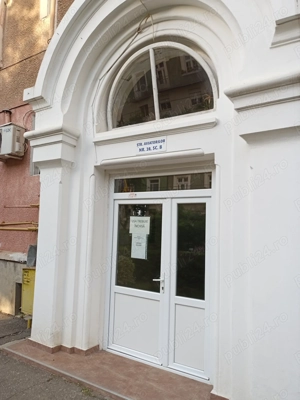 Vând două camere decomandate Str.Aviatorilor.