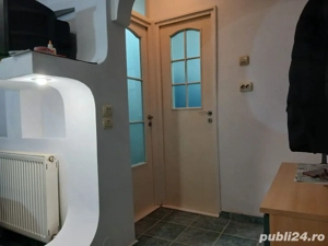 Vând apartament 2 camere Vasile Aaron  - imagine 6