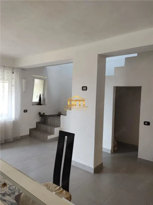 Proprietate deosebită cu două case și teren 5.600 mp, situată in zonă liniștită, Golești - imagine 7