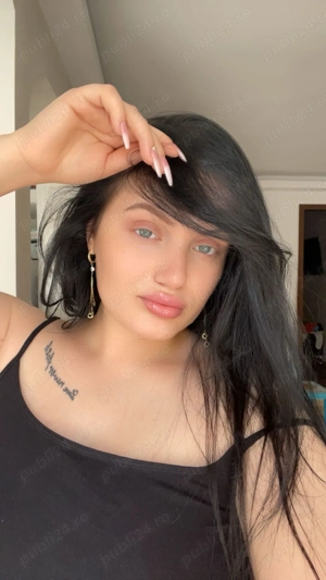 Bruneta minionă Rin grand  fac și deplasări 