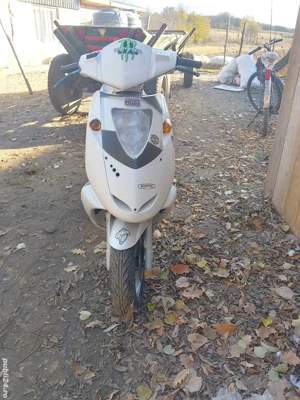 vând scuter Yamaha de 49cc2t  - imagine 2