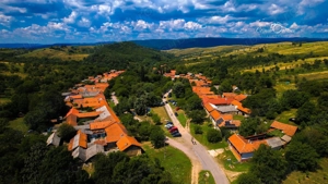 Vand intravilan cu loc de casa în Banatul de munte - splendid.