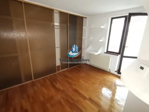 Apartament 3 camere etaj 4, cu pod, zona centrala Piatra Neamt