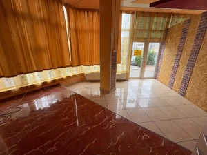 Dau in chirie spatiu comercial in Oradea, zona Rogerius str. I Cantacuzino 75 mp pret 10 Eur mp  - imagine 8