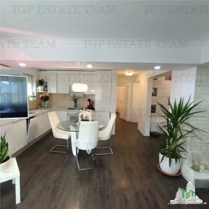 Apartament  de vanzare 4 camere si curte  Domnesti