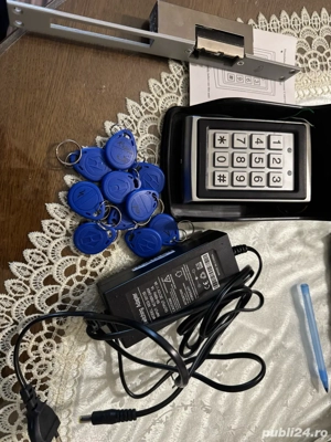 sistem de control acces cu pin exterior interior