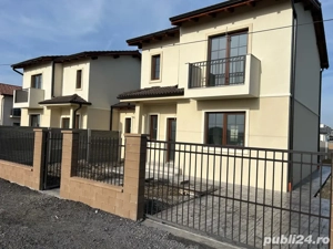 DUPLEX INDIVIDUAL despartit prin spatiu tehnic.