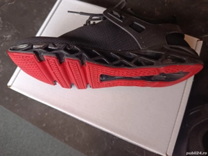 Pantofi sport negri din plasă Gucci. - imagine 2