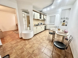 Apartament cu 3 camere la parter- Zona Spitalul Judetean