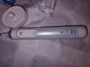 Periuță de dinți electrică Oral B Genius 9000. - imagine 2