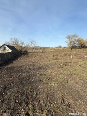 Vand teren intravilan in sat Comarna, la iesirea din Chicerea, Tomesti