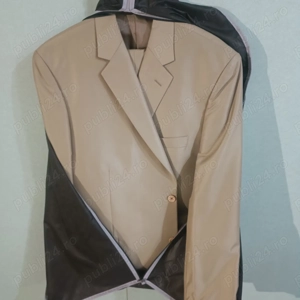 Vând costum de bărbați calitate superioară 