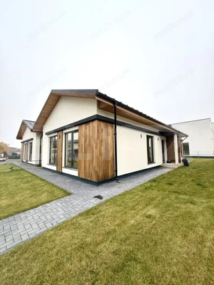 Casa individuala de 3 camere, 110mp, curtea 350mp, zona Sanicoara