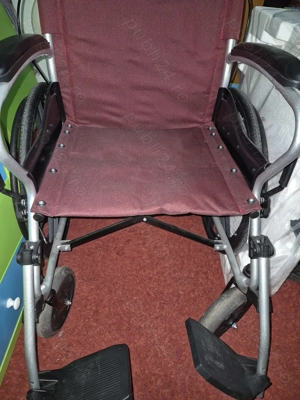 Scaun pliabil cu rotile 